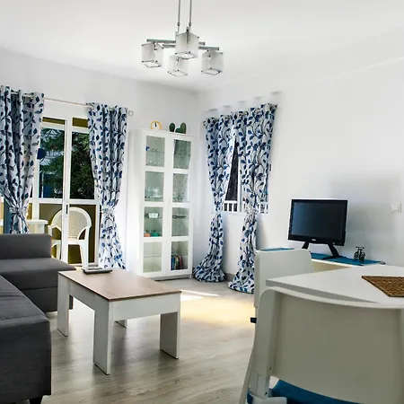 A Un Paso De La Zona Peatonal Del Balcón De Europa Apartamento *