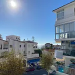 ¡a Un Paso De Peatonal Del Balcon De Europa!