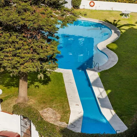 A Un Paso De Peatonal Del Balcon De Europa! נרחה