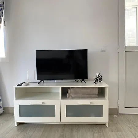 ¡a Un Paso De Peatonal Del Balcon De Europa!