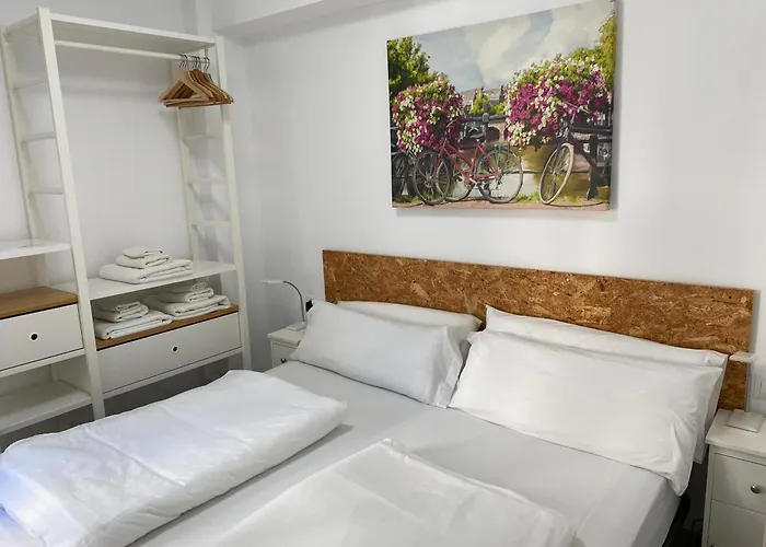 ¡a Un Paso De Peatonal Del Balcon De Europa! Nerja