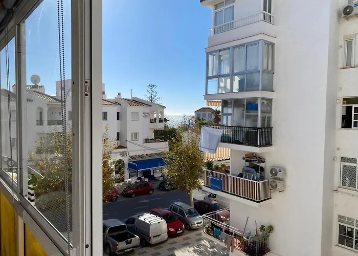 ¡a Un Paso De Peatonal Del Balcon De Europa!