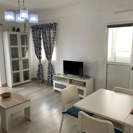 Apartamento A Un Paso De La Zona Peatonal Del Balcón De Europa *