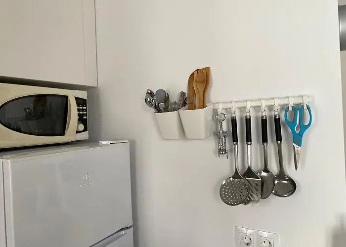 A Un Paso De La Zona Peatonal Del Balcón De Europa *